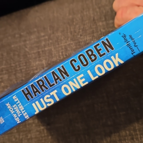JUST ONE LOOK by Harlan Coben - Picture 5 of 8